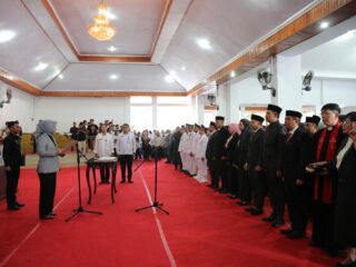 Wali Kota Tatong Bara Lantik 102 Pejabat Struktural dilingkungan Pemkot Kotamobagu