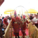 Asripan Nani Ikuti Prosesi Adat Menaiki Rumah Dinas Wali Kota Kotamobagu