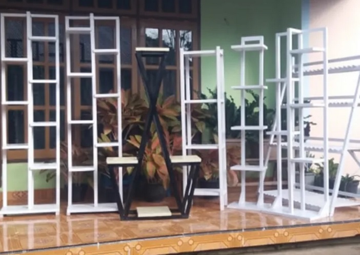 Fitra Pengrajin Rak Bunga Kreatif dari Desa Bilalang