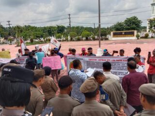 Geruduk Kantor Bupati Asahan, LSM PMRI Pertanyakan Pemotongan Gaji ASN dan Hibah DPK Korpri
