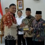 Gubernur Sulut Olly Dondokambey Terima Penghargaan Paritrana Award