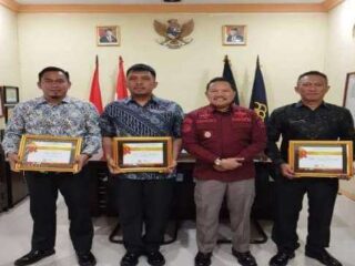 Tiga Petugas Rutan Kotamobagu Terima Piagam Penghargaan