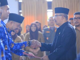 Pj Wali Kota Asripan Nani Serahkan SK kepada 299 CPNS Kotamobagu