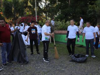 Wali Kota Asripan Nani Ikuti Jalan Sehat dan Aksi Bersih Lingkungan