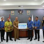 Wali Kota Asripan Nani Serahkan Santunanan kepada Ahli Waris Peserta BPJS Ketenagakerjaan Non ASN