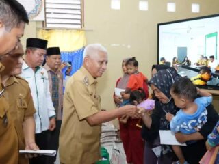 Bupati Asahan Salurkan Bantuan Makanan Tambahan kepada 50 Balita Stunting