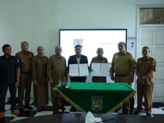 Bupati Asahan bersama Ketua Bawaslu Asahan Tandatangani NPHD