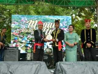Bupati Boltim Dianugerahi Tokoh Peduli Adat Budaya Minahasa