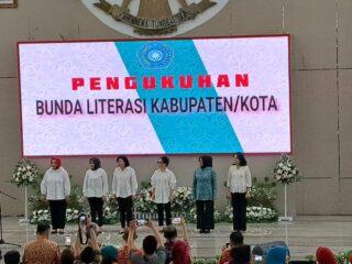 Ketua TP-PKK Kotamobagu Siti Fatmah Fitriana Nani Buhang Dikukuhkan Sebagai Bunda Literasi
