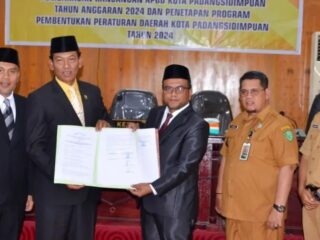 Pj Wali Kota Padangsidimpuan Hadiri Rapat Paripurna Pembahasan RAPBD Tahun 2024