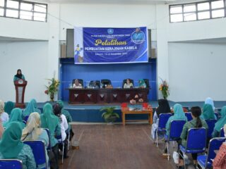 TP PKK Boltim Gelar Pelatihan Pembuatan Kerajinan Kabela