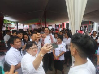 Wagub Sulut Pantau Perekaman KTP Elektronik di SMK 1 Ratahan