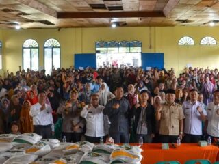 Wali Kota Padangsidimpuan Salurkan Bantuan Pangan di Tiga Kecamatan