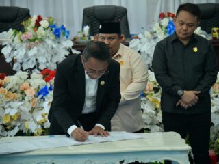 Bupati Boltim Tandatangani APBD 2024 dalam Kesepakatan Bersama dengan DPRD