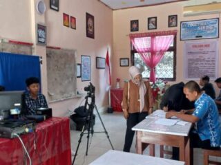 Disdukcapil Lakukan Perekaman e-KTP Pelajar di SMA Negeri 1 Kotamobagu