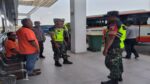 Jelang Nataru, Anggota Kodim 0808 Blitar Lakukan Pengamanan di Pos Terminal Patria
