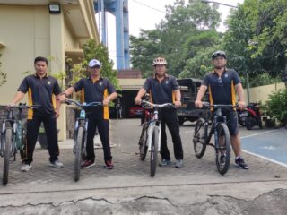Kriing, Kriing! Kapolsek Sukorejo Polres Blitar Kota Pimpin Gowes Kamtibmas dan Jumat Berkah