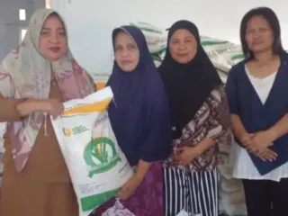 Pemdes Modayag Salurkan Bantuan CPP Tahap Akhir kepada 139 KPM