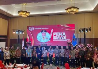 Pena Emas PWI Diberikan kepada Gubernur Sulut