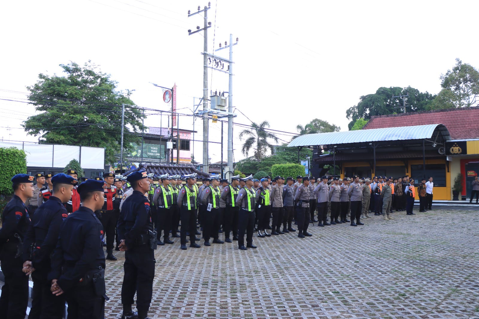 Polres Blitar Kota Amankan Kunjungan Capres Prabowo di Kota Blitar
