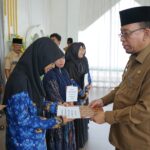 Sekda Kabupaten Asahan Serahkan Hadiah Pemenang STQ Korpri