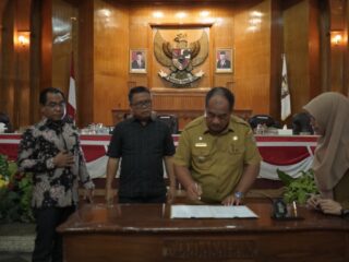 Wakil Bupati Asahan dan Ketua DPRD Tandatangani Penetapan Dua Rancangan Perda