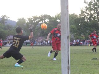 Wali Kota Asripan Nani Cetak Gol di Laga Persahabatan Melawan Tim Sepak Bola Bolmut