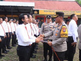 Berprestasi Ungkap Kasus, 63 Anggota Terima Penghargaan dari Kapolres Blitar Kota