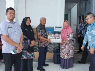 Bupati Asahan Serahkan Alkes kepada UPTD Puskesmas Prapat Janji