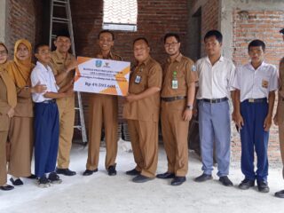 UPZ Baznas Pendidikan Blitar Serahkan Bantuan Pembangunan Mushola SLB Negeri Talun