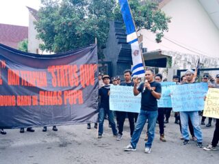 Diduga Bermasalah, Ormas GPI Blitar Tuntut Penyegelan Gedung Baru di Dinas PUPR