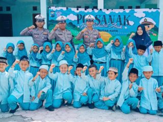 Polisi Sahabat Anak, Unit Kamsel Polres Blitar Kota Berikan Edukasi Siswa SDI Sukorejo