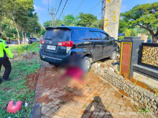 Seorang Pemotor Wanita Warga Socah Tewas Tertabrak Mobil