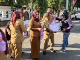 BKPP Kotamobagu Bagi-bagi Takjil di Depan Kantor Wali Kota