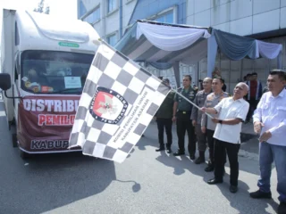 Bupati Asahan Lepas Distribusi Logistik Pemilu Tahun 2024