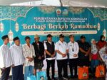 PUDAM Bangkalan Bagikan Ratusan Paket Sembako Kepada Warga