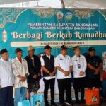 PUDAM Bangkalan Bagikan Ratusan Paket Sembako Kepada Warga
