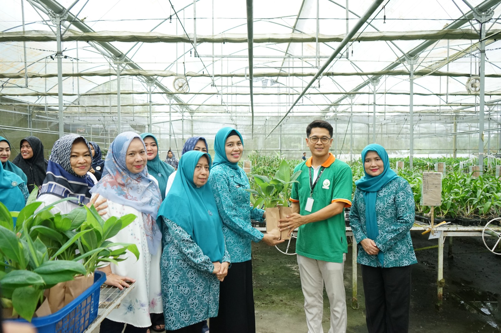 Pj Ketua TP-PKK Provinsi Sumut dan Ketua TP PKK Asahan Kunjungi PT. Hijau Surya Biotechindo