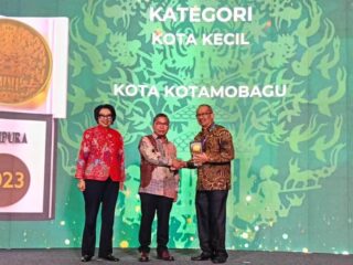Pj Wali Kota Asripan Nani Terima Adipura ke-10 Pengelolaan Persampahan dan Kebersihan Kota