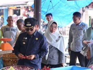 Pj Wali Kota Letnan Pantau Harga Kebutuhan Pokok di Pasar