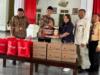 SKK Migas dan PHE WMO Salurkan Bantuan untuk Korban Banjir di Bangkalan