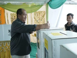 Wakil Bupati Asahan Lakukan Pencoblosan di TPS 5 Kelurahan Selawan