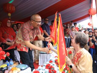 Wali Kota Asripan Nani Hadiri dan Lepas Peserta Karnaval Festival Budaya dan Cap Go Meh Tahun 2024