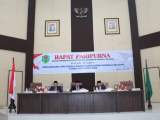 Bupati Tapsel Sampaikan LKPJ 2023 ke DPRD