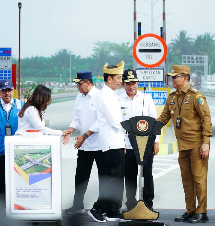 Presiden Republik Indonesia Joko Widodo Resmikan Tol Kuala Tanjung-Tebing Tinggi-Parapat