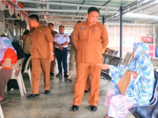 Sekdakab Tapteng Erwin Hotmansah Harahap Sidak Kehadiran ASN di Beberapa Kantor