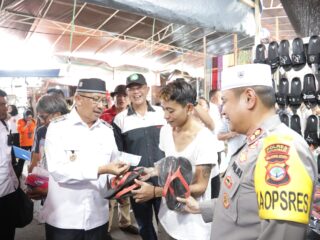 Wali Kota Asripan Nani Berbelanja di Pasar Senggol Gogagoman