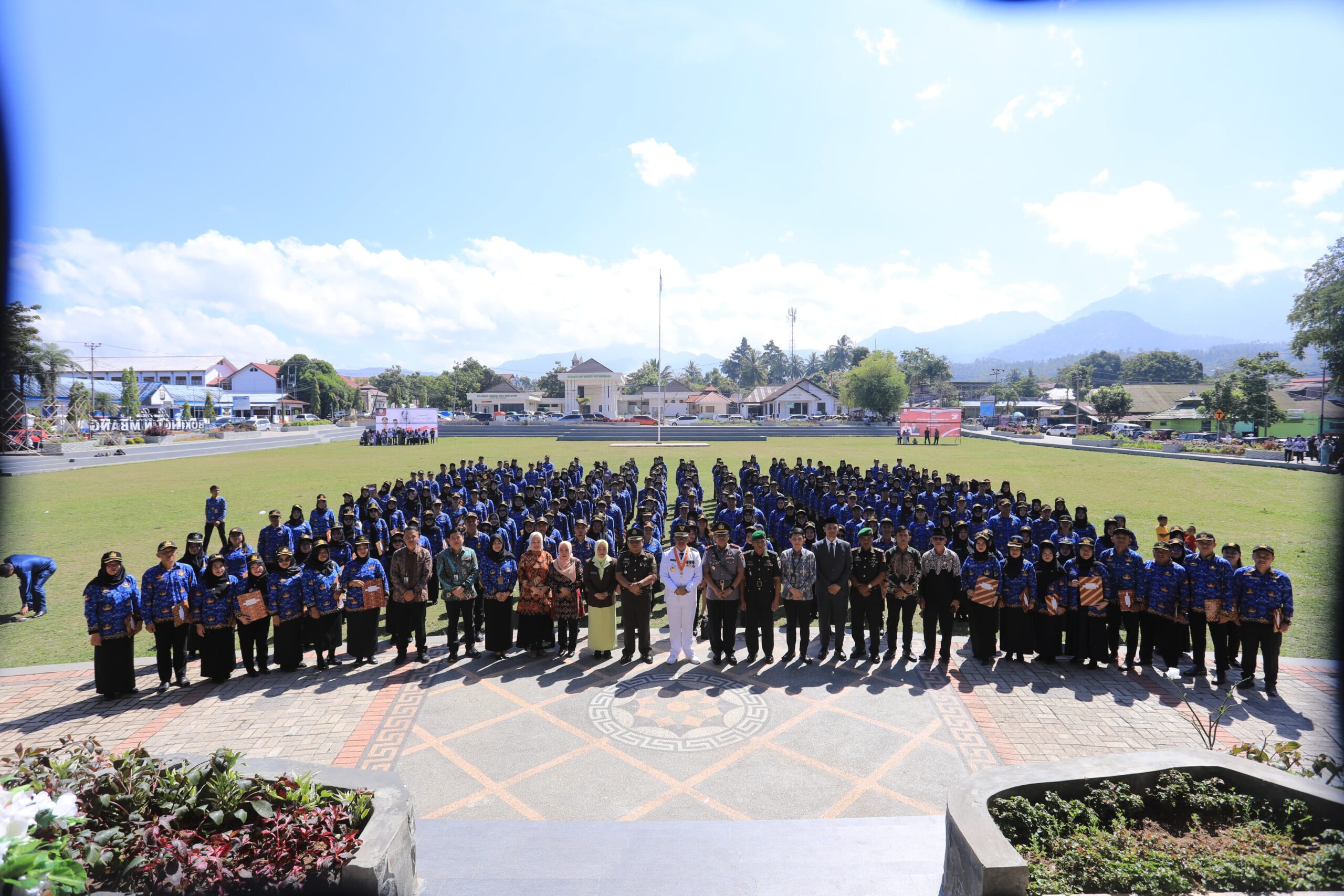 Wali Kota Asripan Nani Serahkan SK Pengangkatan 266 PPPK Pemkot Kotamobagu