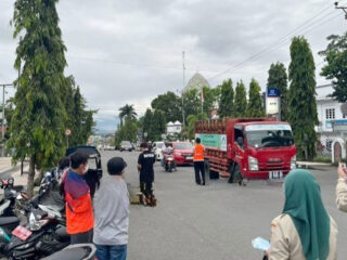 Cegah Bahaya Abu Vulkanik Gunung Ruang, BPBD Kotamobagu Bagi-bagi Masker Gratis