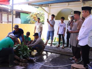 Kapolres Kotamobagu Saksikan Pemotongan Hewan Kurban di Hari Raya Idul Adha 1445 Hijriah